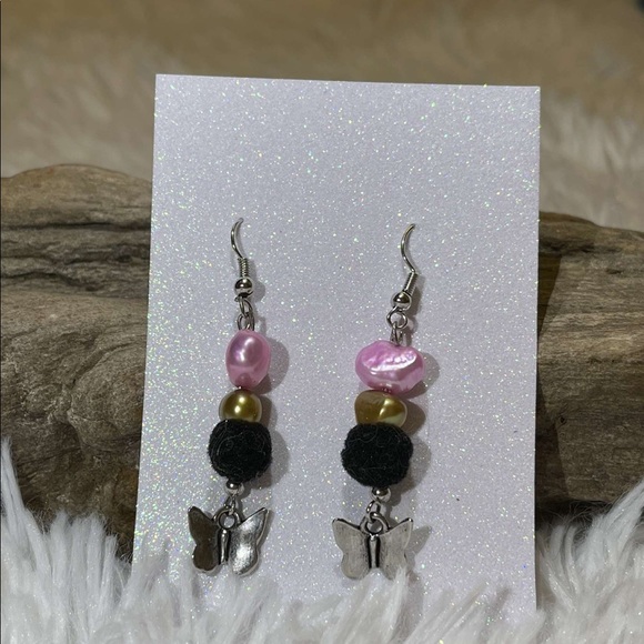 Beautiful earrings - Picture 2 of 2